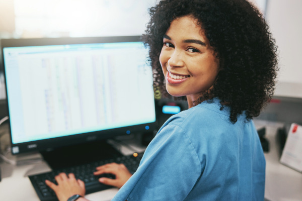 Office staff using a computer. Available HaaS for businesses provided by ABOBA Digital Solutions